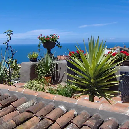 Small 15m For Young People With Sea View Apartament *